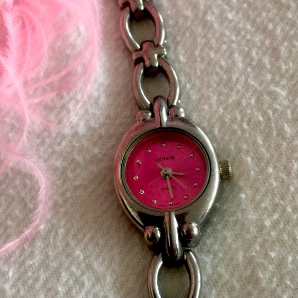 Geneva Quartz Water Resistant Japan MOVT Bracelet Watch. - Picture 2 of 7